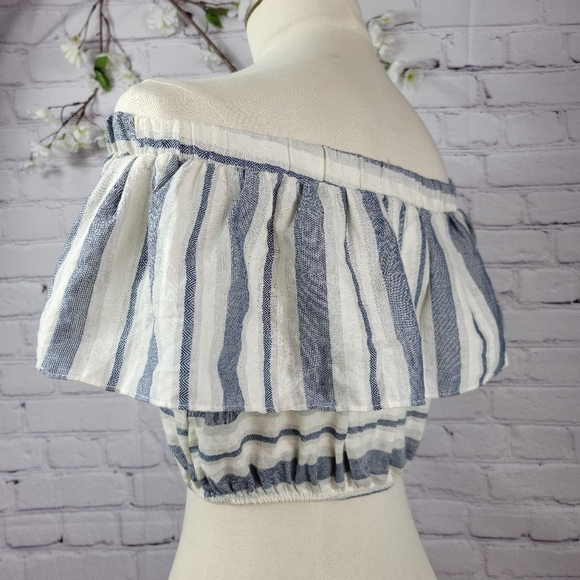 A'GACI OFF SHOULDERS RUFFLE CROPPED TOP sz M(+390) - Picture 12 of 14